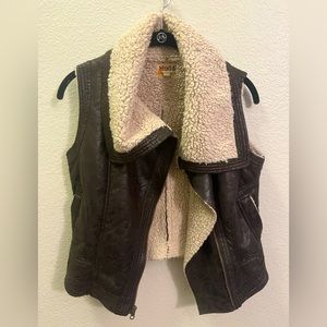 Mudd Faux Leather Fleece-Lined Zip-Up Vest Brown - Size Medium
